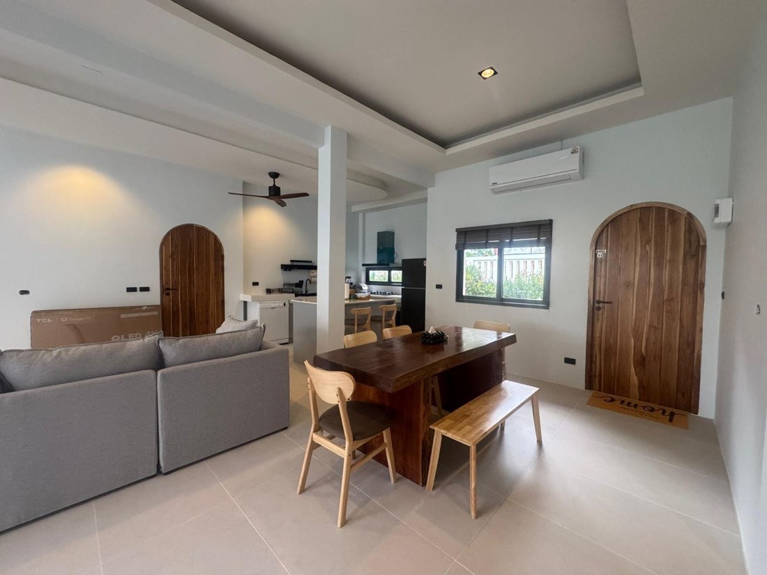 Prime Location Modern Tropical Villa City View photo